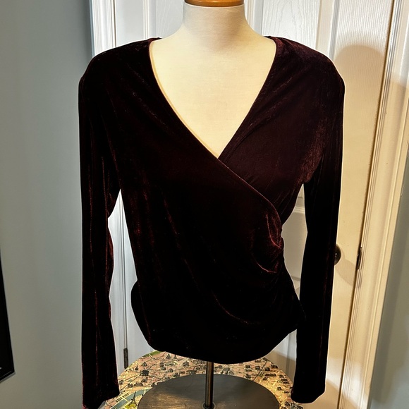 Suzy shier, velour party top, size large. - Picture 5 of 5